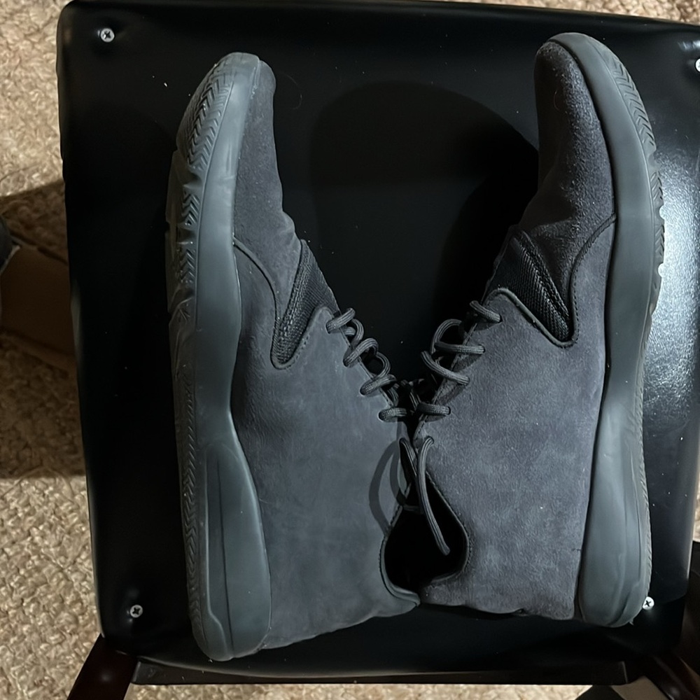 Barely worn pair of Air Jordan gray suede sneakers - Picture 2 of 6